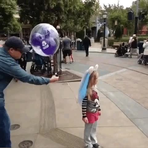 cruel,globo,cortar,ni&ntilde;a