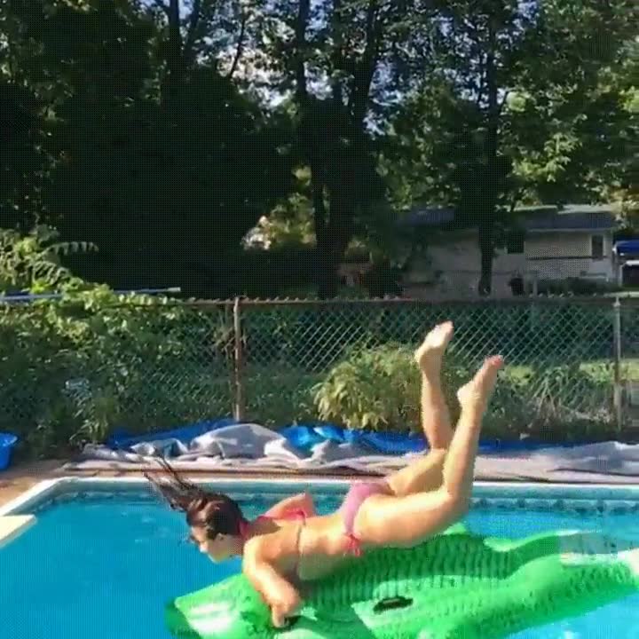 clavar,truco,cocodrilo,piscina