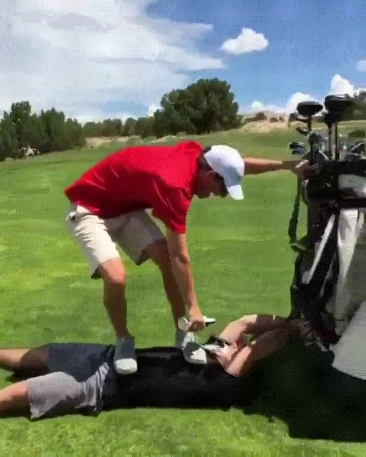 estirarse,cesped,beber,golf