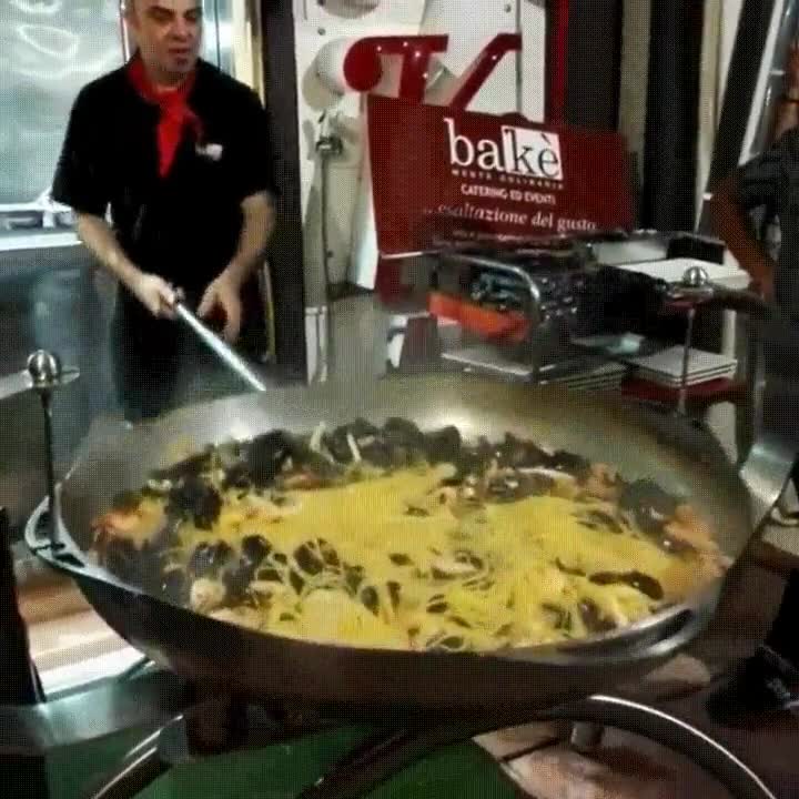 comida,sart&eacute;n,dar la vuelta