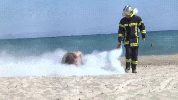 fumar,playa,pasar,patrulla,bomberos,extintor