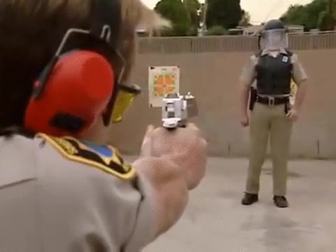 probar,nuevo,tipo,chaleco,antibalas,fail