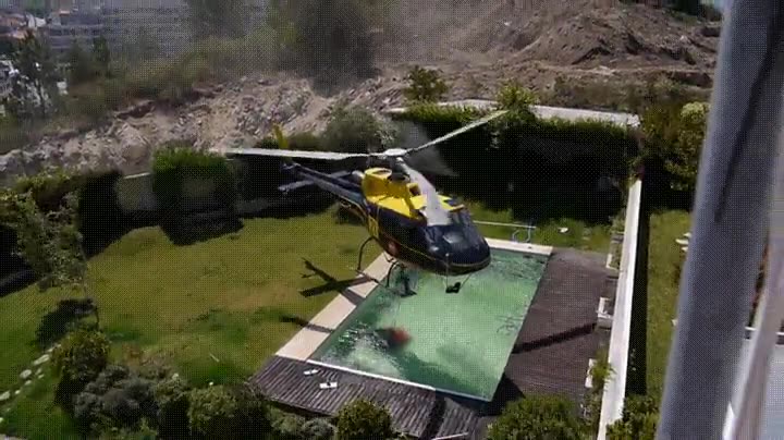 todos,colaborar,helicoptero,emergencia,agua,piscina