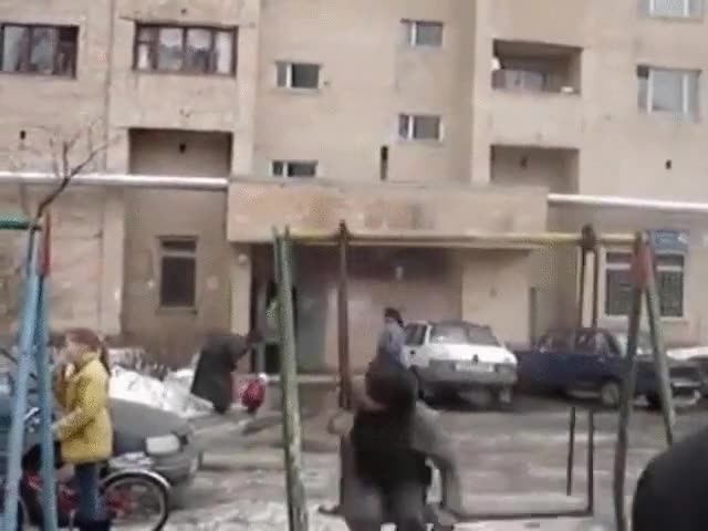 balanceo,columpio,ir de las manos