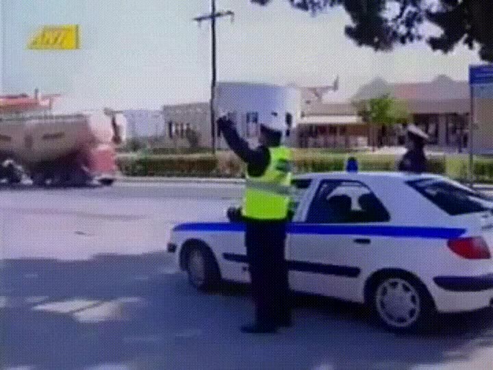 imponer,respeto,agente,tráfico,levantar,mano,chocar