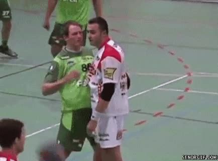 reaccionar,forma,exagerada,beso,balonmano