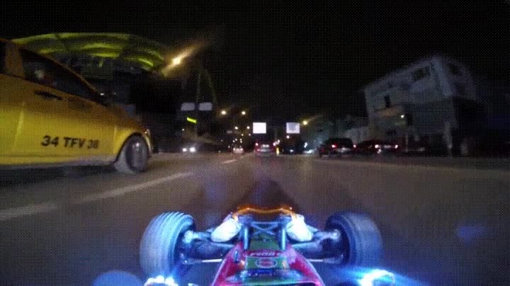coche,radiocontrol,tr&aacute;fico,ciudad