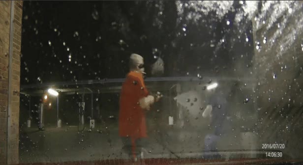 utilizar,a mano,chorro,agua,evitar,robo,pistola