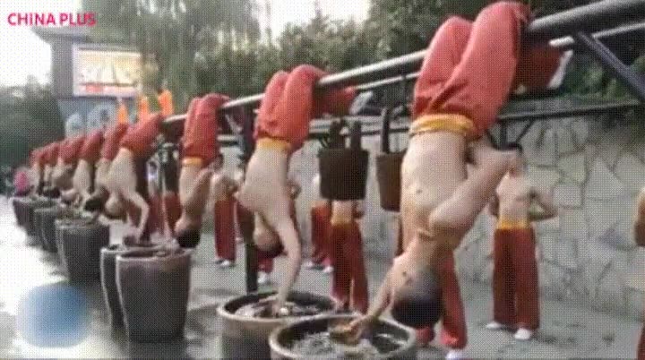 intenso,entrenamiento,monjes,shaolin