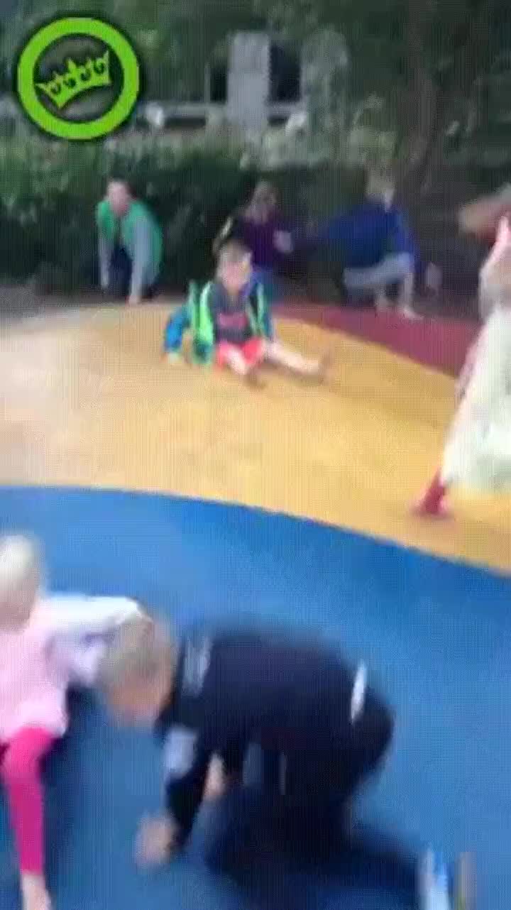 niño,salto,aires,colchoneta