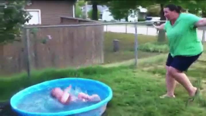 verdad,yo tambi&eacute;n asustar,bebee,piscina,mama