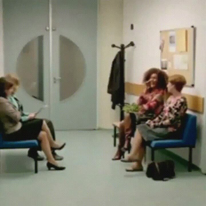 hacer,gente,chillar,telefono,sala de espera