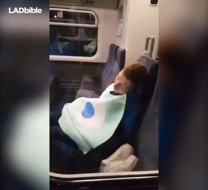 dos,amigos,dormir,tren,grabar,momento
