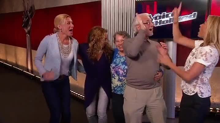 chocada,manos,rara,televisi&oacute;n,reciente