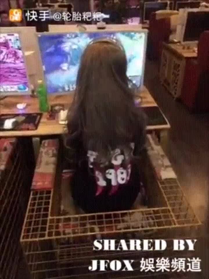 apariencias,engañar,ciber,jugar,niña,plot twist,perro