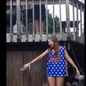 t&iacute;pica,broma,cubo,agua,salir,mal