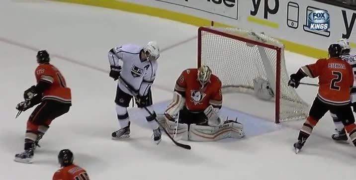 gol,hockey,hielo,desprotegido,entre las piernas