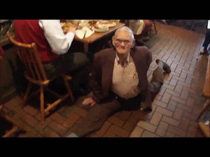 gente,87 a&ntilde;os,en forma,piernas,elasticidad