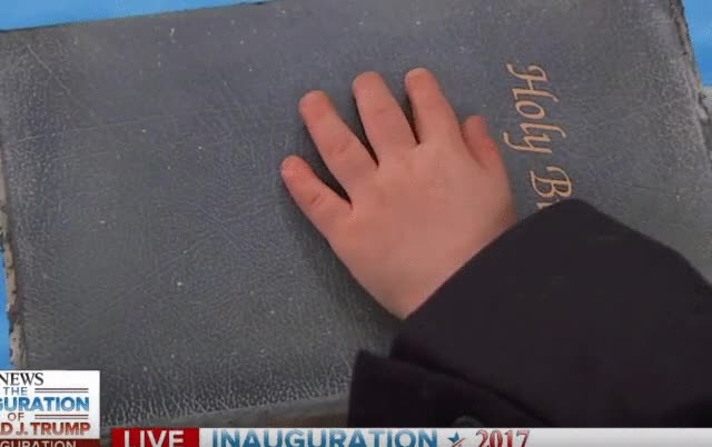 problema,trump,tama&ntilde;o,manos