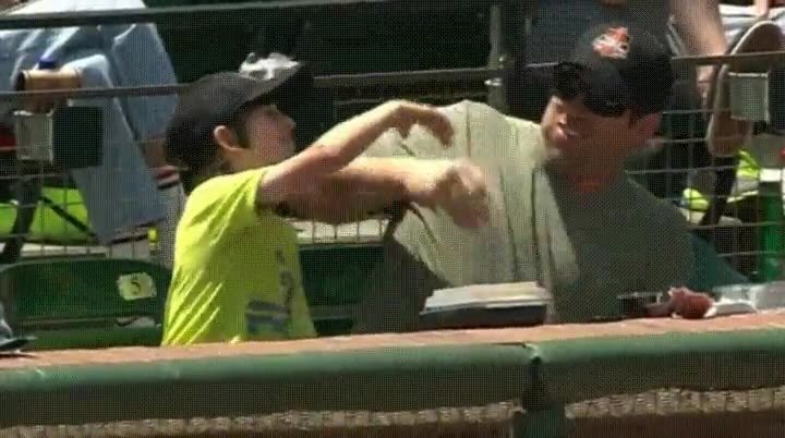 hijo,salvar,tortazo,pelota,beisbol