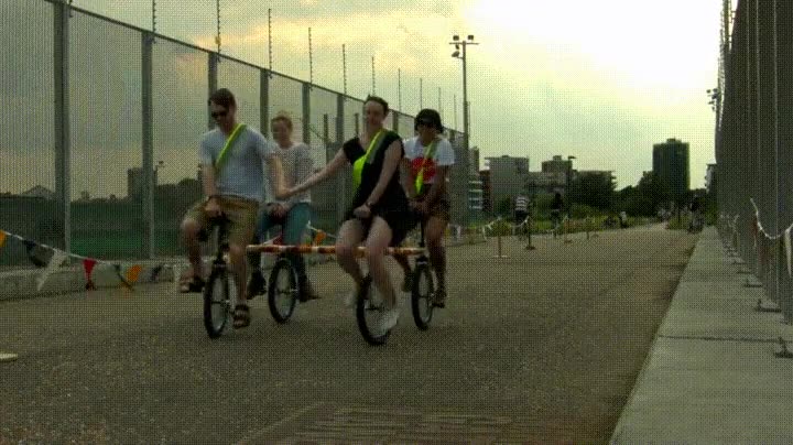 conectar,cuatro,uniciclos,amigos,dar,vuelta