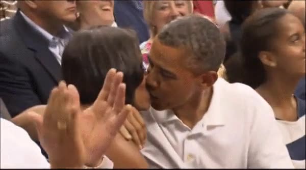 obama,aparecer,kiss cam,barack,michelle