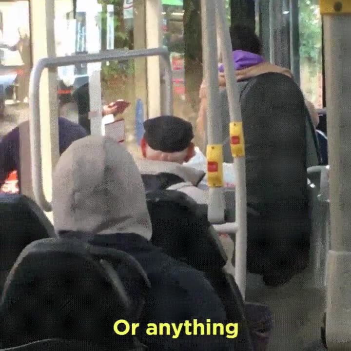 reacci&oacute;n,autobus,pasajero,escupir,cara