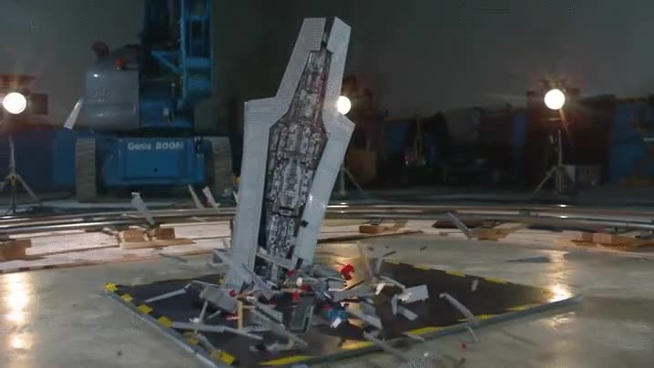 nave,piezas,construir,destrozar,un a&ntilde;o,segundos