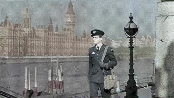 Enlace a Piloto británico demostrando que en 1940 los hombres estaban tan salidos como ahora