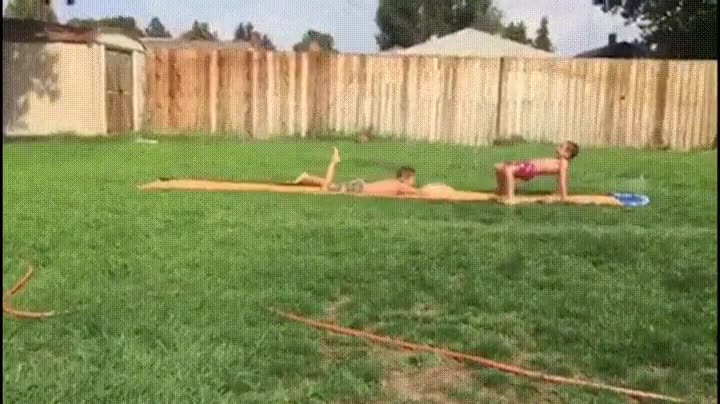 momento,pensar,buena idea,deslizar,entrepierna