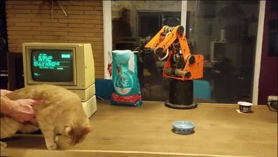 gatos,alimentados,robots,m&aacute;quinas,a&ntilde;os 80