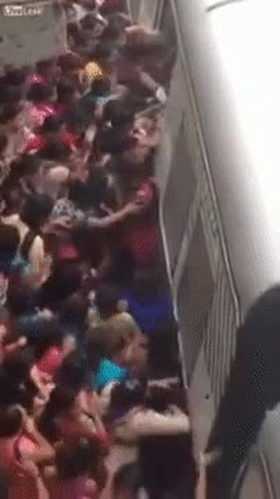 quejar,metro,tren,apretado,locura