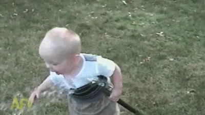 cerca,lejos,bebe,beber agua