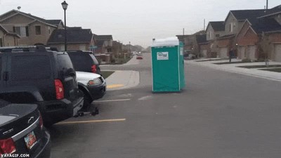 preguntar,donde,esconder,lavabos,publicos,necesitar