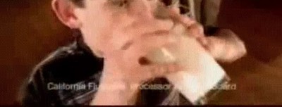 olvidar,t&iacute;pico,abuelo,sin brazos,anuncio,leche