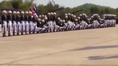 soldados,locos,dejar,boca,abierta