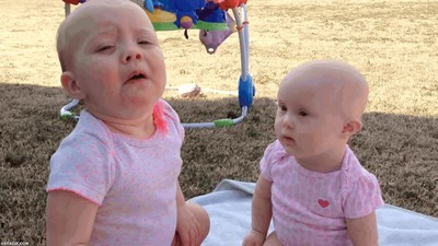 estornudar,fuerte,derribar,hermano,peque&ntilde;o