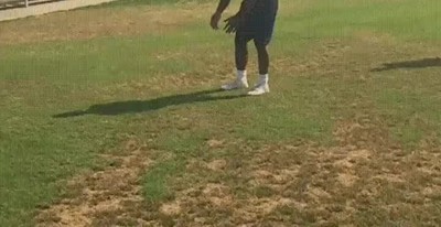 Enlace a Atrapando dos pelotas a la vez con una simple voltereta