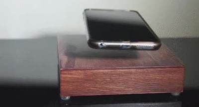 Enlace a Cargador de móvil gravitacional. Necesito uno en mi vida