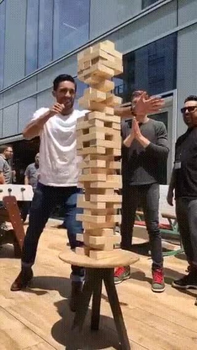 bruce lee,jugar,jenga,movimiento,estrella