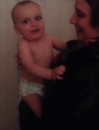 cara,bebe,conocer,gemela,madre,primera vez