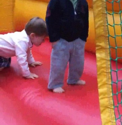 ni&ntilde;o,sobrado,quitar,manos,bolsillos,pasarlo,bien