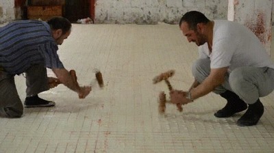 descubrir,vecino,arriba,golpes,suelo