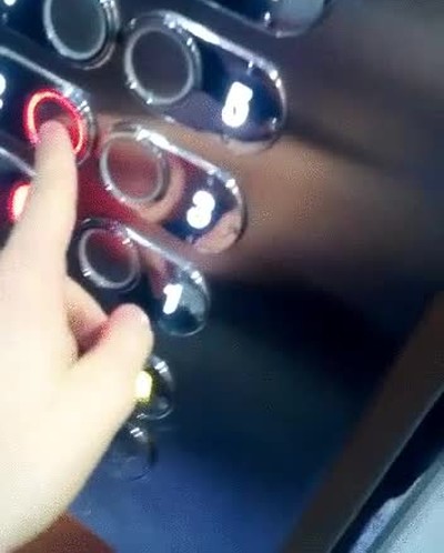 Lo nunca visto, un ascensor donde puedes cancelar a qué piso vas nunca,visto,ascensor,cancelar,piso