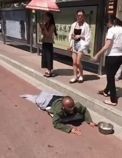 Enlace a Cuando sin querer pillas a un caradura en plena faena