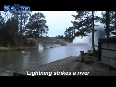 Enlace a Cuando un relámpago pega en el agua