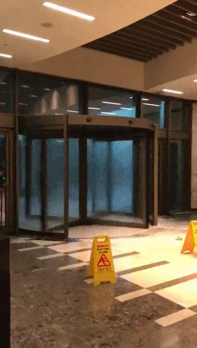 fail,puerta giratoria,tornado