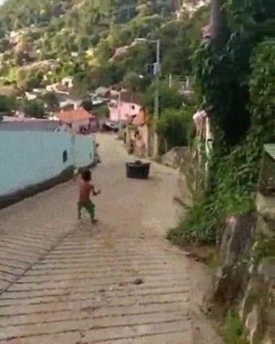 Enlace a Hay gente que va al parque de atracciones para pasarlo bien. Otros se lo pasan bien en cualquier par