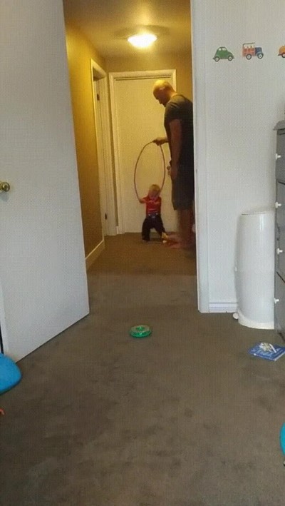 utilizar,hula hoop,ense&ntilde;ar,caminar,hijo