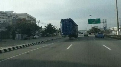 sentir,c&oacute;modo,conducir,detr&aacute;s,carretera